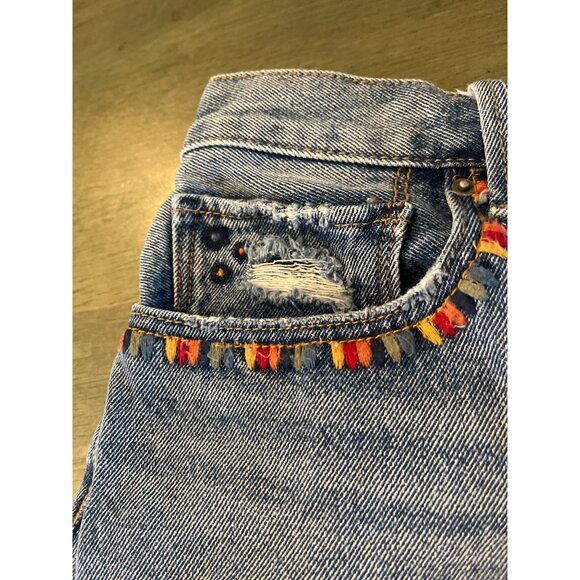Driftwood Vintage-Style Denim Shorts With Embroidered Bird Patch & Fringe Detail - Picture 2 of 9